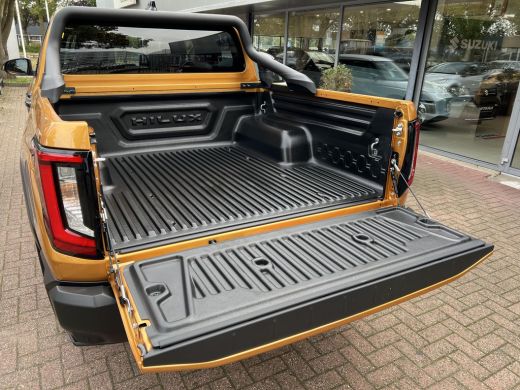 Toyota Hilux 2.8 D-4D Hybrid Invincible 5-persoons bij registratie na 1-1-2027 ActivLease financial lease