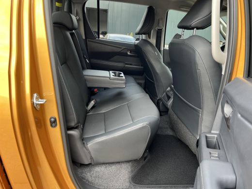 Toyota Hilux 2.8 D-4D Hybrid Invincible 5-persoons bij registratie na 1-1-2027 ActivLease financial lease