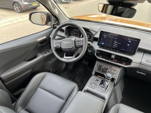 Toyota Hilux 2.8 D-4D Hybrid Invincible 5-persoons bij registratie na 1-1-2027 ActivLease financial lease