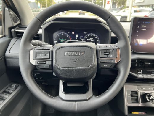Toyota Hilux 2.8 D-4D Hybrid Invincible 5-persoons bij registratie na 1-1-2027 ActivLease financial lease
