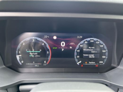 Toyota Hilux 2.8 D-4D Hybrid Invincible 5-persoons bij registratie na 1-1-2027 ActivLease financial lease