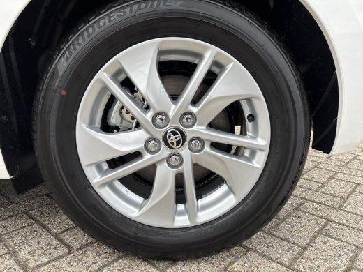 Toyota Yaris 1.5 Hybrid 115 Active | Carplay/AndroidAuto | Achteruitrij camera | Lichtmetalen velgen | ActivLease financial lease