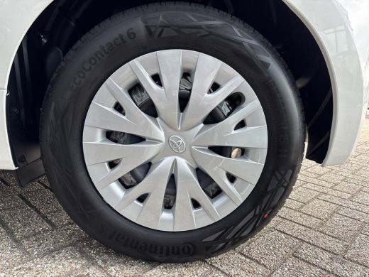 Toyota Yaris 1.5 Hybrid 115 Comfort | AppleCarplay / AndroidAuto | Achteruitrij camera | Airco | ActivLease financial lease