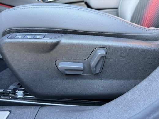 Alfa Romeo Junior 1.2 Turbo Hybrid Ibrida Speciale (Elektrische Klep - LED - Keyless Entry - Parkeersensoren V+A - ... ActivLease financial lease