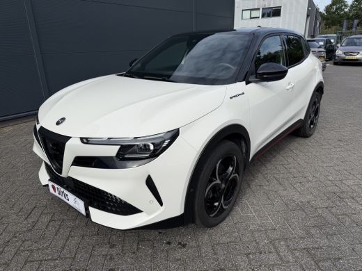Alfa Romeo Junior 1.2 Turbo Hybrid Ibrida Speciale (Elektrische Klep - LED - Keyless Entry - Parkeersensoren V+A - ... ActivLease financial lease