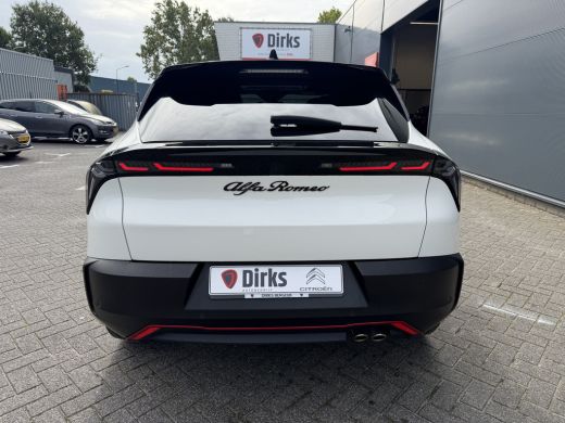 Alfa Romeo Junior 1.2 Turbo Hybrid Ibrida Speciale (Elektrische Klep - LED - Keyless Entry - Parkeersensoren V+A - ... ActivLease financial lease