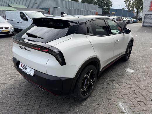Alfa Romeo Junior 1.2 Turbo Hybrid Ibrida Speciale (Elektrische Klep - LED - Keyless Entry - Parkeersensoren V+A - ... ActivLease financial lease
