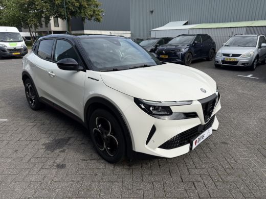 Alfa Romeo Junior 1.2 Turbo Hybrid Ibrida Speciale (Elektrische Klep - LED - Keyless Entry - Parkeersensoren V+A - ... ActivLease financial lease