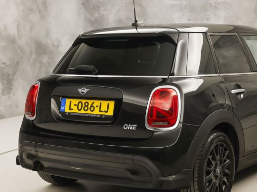 Mini One 1.5 Essential Black Sport (VIRTUAL COCKPIT, BLACK PACK, APPLE CARPLAY, GROOT NAVI, UNION JACK ACH... ActivLease financial lease