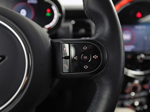 Mini One 1.5 Essential Black Sport (VIRTUAL COCKPIT, BLACK PACK, APPLE CARPLAY, GROOT NAVI, UNION JACK ACH... ActivLease financial lease