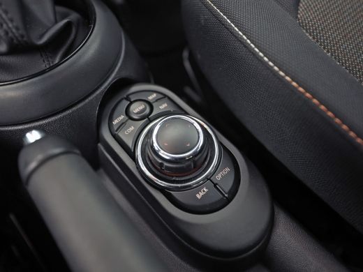 Mini One 1.5 Essential Black Sport (VIRTUAL COCKPIT, BLACK PACK, APPLE CARPLAY, GROOT NAVI, UNION JACK ACH... ActivLease financial lease