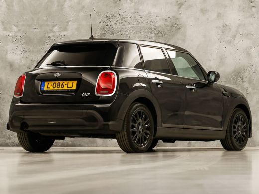 Mini One 1.5 Essential Black Sport (VIRTUAL COCKPIT, BLACK PACK, APPLE CARPLAY, GROOT NAVI, UNION JACK ACH... ActivLease financial lease