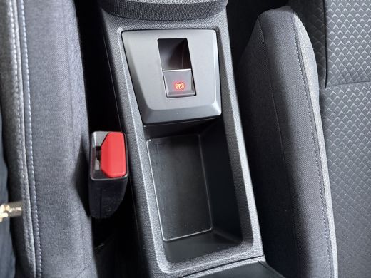 Opel Frontera 1.2 Turbo Hybrid GS / Navigatie / Camera / Parkeersensoren / Stuur -en Stoelverwarmd / Dodehoek /... ActivLease financial lease