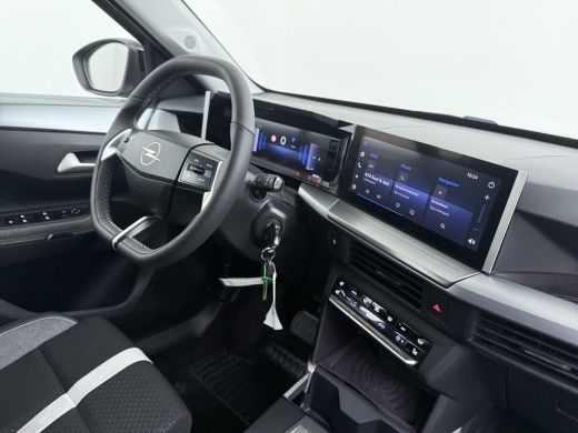 Opel Frontera 1.2 Turbo Hybrid GS / Navigatie / Camera / Parkeersensoren / Stuur -en Stoelverwarmd / Dodehoek /... ActivLease financial lease
