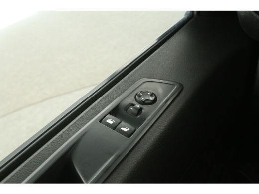Opel Vivaro-e L3H1 75 kWh | Snelladen | SOH 94% | Airco | Cruise | Carplay | 3 Zits | Parkeersens. ActivLease financial lease