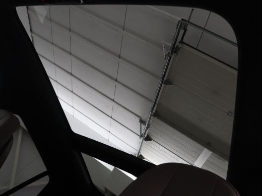 Mercedes-Benz EQE | SOH 97.1% | Panoramadak | Trekhaak | Head up | 360 camera | Adaptive cruise | Stoelkoeling | Me... ActivLease financial lease