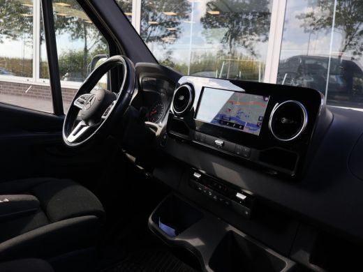 Mercedes-Benz Sprinter 319 3.0 CDI V6 190 PK AUT. L2H2 + 2 SCHUIFDEUREN | 3500 KG TREKHAAK | BREEDBEELD MBUX NAVIGATIE ActivLease financial lease