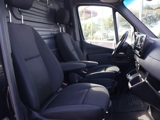 Mercedes-Benz Sprinter 319 3.0 CDI V6 190 PK AUT. L2H2 + 2 SCHUIFDEUREN | 3500 KG TREKHAAK | BREEDBEELD MBUX NAVIGATIE ActivLease financial lease