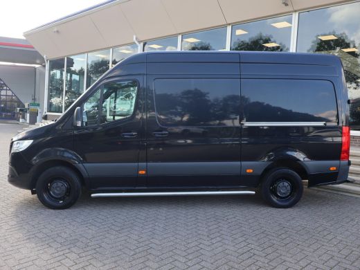 Mercedes-Benz Sprinter 319 3.0 CDI V6 190 PK AUT. L2H2 + 2 SCHUIFDEUREN | 3500 KG TREKHAAK | BREEDBEELD MBUX NAVIGATIE ActivLease financial lease