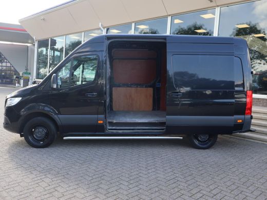 Mercedes-Benz Sprinter 319 3.0 CDI V6 190 PK AUT. L2H2 + 2 SCHUIFDEUREN | 3500 KG TREKHAAK | BREEDBEELD MBUX NAVIGATIE ActivLease financial lease