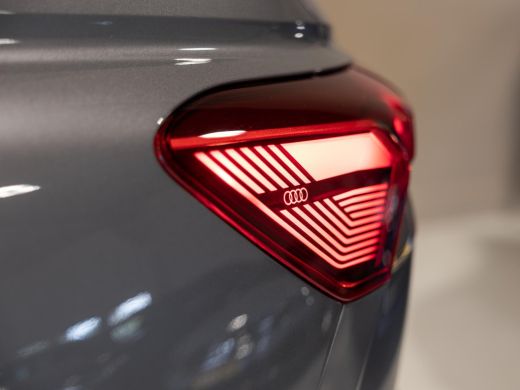 Audi Q4 e-tron 40 Launch edition Advanced Plus 77 kWh SOH 91% / 204pk / Panorama dak / Warmtepomp / Head-up disp... ActivLease financial lease