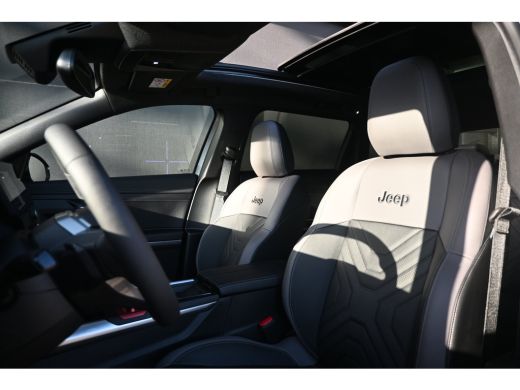 Jeep Compass First Edition 74 kWh Tot 8 Jaar Garantie! Premium + Convience Pack | Vol-Leder | Warmtepomp | Ada... ActivLease financial lease