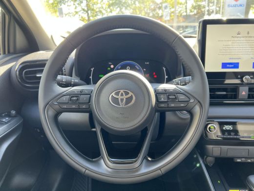Toyota Yaris 1.5 Hybrid 115 Dynamic ActivLease financial lease