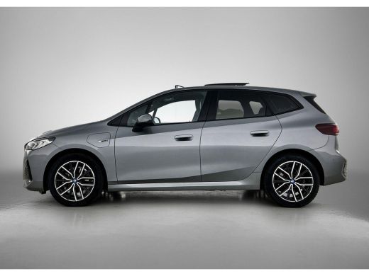 BMW 2 Serie Active Tourer 225e xDrive M-SPORT | PANO | SHADOW-LINE | CAMERA ActivLease financial lease