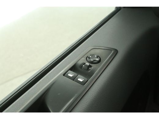 Opel Vivaro-e 75 kWh L2H1 Long Range | Snelladen | SOH 91% | Airco | Cruise | Camera | Carplay | 3 Zits | Trekhaak ActivLease financial lease