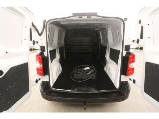 Opel Vivaro-e 75 kWh L2H1 Long Range | Snelladen | SOH 91% | Airco | Cruise | Camera | Carplay | 3 Zits | Trekhaak ActivLease financial lease
