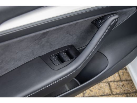 Tesla Model 3 Long Range AWD 75 kWh | Panoramadak | Voorstoelen verwarmd | Dodehoek detectie | Keyless | Cruise... ActivLease financial lease