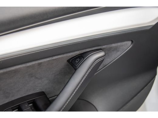 Tesla Model 3 Long Range AWD 75 kWh | Panoramadak | Voorstoelen verwarmd | Dodehoek detectie | Keyless | Cruise... ActivLease financial lease