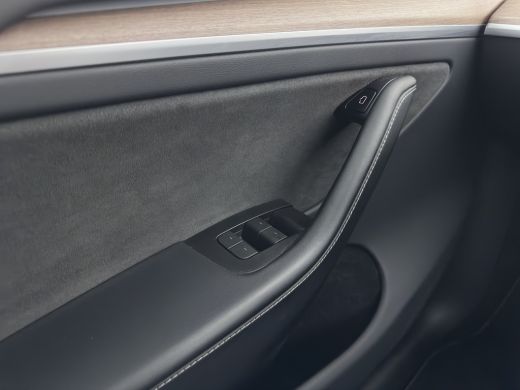 Tesla Model Y Long Range AWD 75 kWh (3-Fase-11kW) {SoH-87%} (INCL-BTW) Aut. *PANO | AUTO-PILOT | LEATHER | NAVI... ActivLease financial lease
