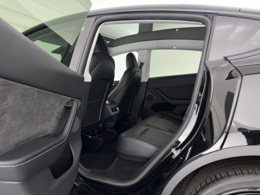 Tesla Model Y Long Range AWD 75 kWh (3-Fase-11kW) {SoH-87%} (INCL-BTW) Aut. *PANO | AUTO-PILOT | LEATHER | NAVI... ActivLease financial lease