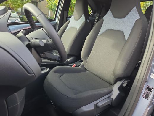 Toyota Aygo X Hybrid 115 play Automaat | Apple CarPlay | Rijklaar incl. garantie | ActivLease financial lease
