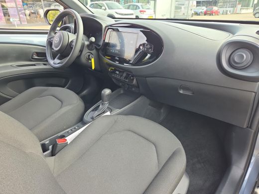 Toyota Aygo X Hybrid 115 play Automaat | Apple CarPlay | Rijklaar incl. garantie | ActivLease financial lease