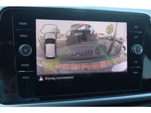 Volkswagen T-Roc 1.5 TSI Life Edition 150PK TREKHAAK | Achteruitrijcamera | Airco | Cruise control adaptief ActivLease financial lease