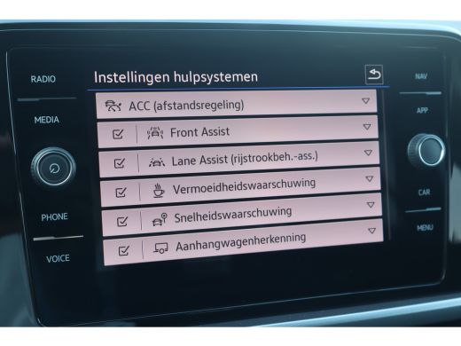 Volkswagen T-Roc 1.5 TSI Life Edition 150PK TREKHAAK | Achteruitrijcamera | Airco | Cruise control adaptief ActivLease financial lease