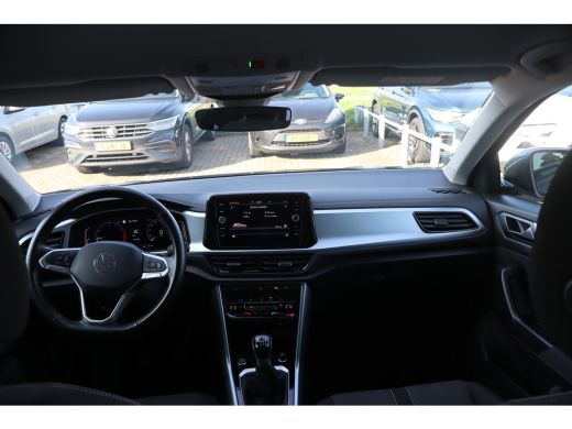 Volkswagen T-Roc 1.5 TSI Life Edition 150PK TREKHAAK | Achteruitrijcamera | Airco | Cruise control adaptief ActivLease financial lease