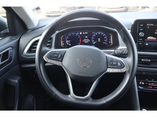 Volkswagen T-Roc 1.5 TSI Life Edition 150PK TREKHAAK | Achteruitrijcamera | Airco | Cruise control adaptief ActivLease financial lease