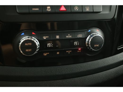 Mercedes-Benz Vito 116 CDI Extra Lang | Automaat | Clima | Camera | Cruise | 3 Zits | Trekhaak | Navi | Carplay | LED ActivLease financial lease