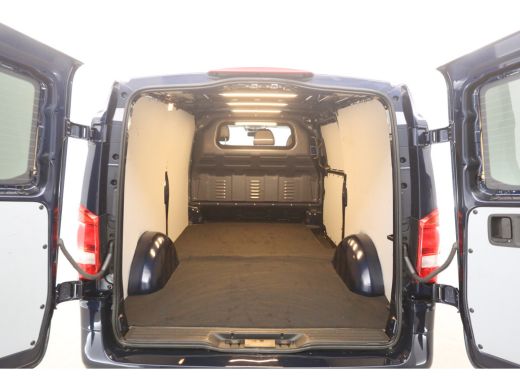 Mercedes-Benz Vito 116 CDI Extra Lang | Automaat | Clima | Camera | Cruise | 3 Zits | Trekhaak | Navi | Carplay | LED ActivLease financial lease