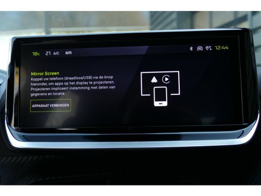 Peugeot 208 GT | Armsteunen op de voorportieren bekleed met kunstleder met groen sierstiksel (GT-Line) | Clim... ActivLease financial lease
