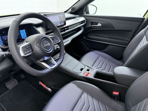 Jeep Avenger Altitude | 10,25 inch touchscreen | 10,25 inch volledig digitaal instrumentenpaneel | 180&deg;-achter... ActivLease financial lease