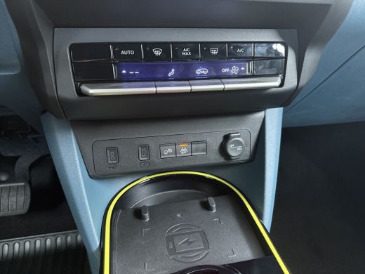 Fiat Grande Panda Icon | 10,25" touchscreen radio met Bluetooth, DAB & USB | Airconditioning handmatig | Cruise Con... ActivLease financial lease