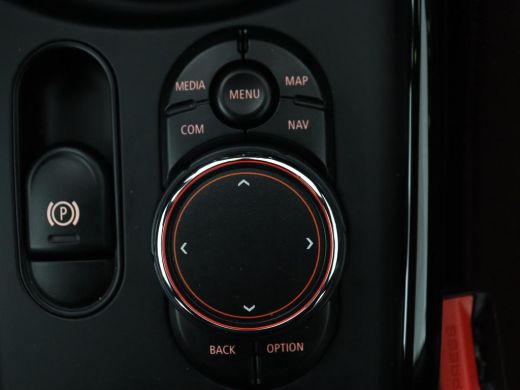 Mini Clubman 1.5 Cooper Business Edition Pano.Dak | Automaat | Apple Carplay | LED | Navigatie | Stoelverwarmi... ActivLease financial lease
