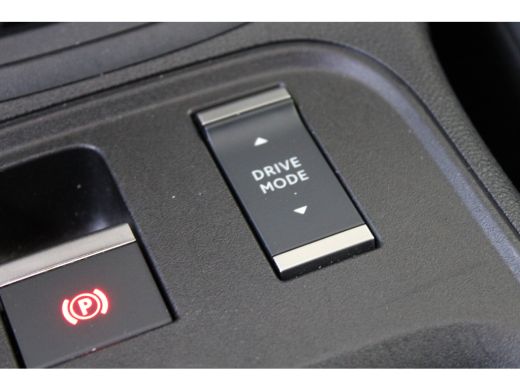Jeep Avenger 1.2 e-Hybrid Summit | Adaptieve cruise control | 18` lichtmetalen velgen | Climate control | ActivLease financial lease