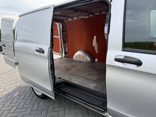 Mercedes-Benz Vito 114 CDI 136 PK AUTOMAAT / L2H1 / 1e EIG. / CAMERA / CRUISE / TREKHAAK / AIRCO / NAVI ActivLease financial lease