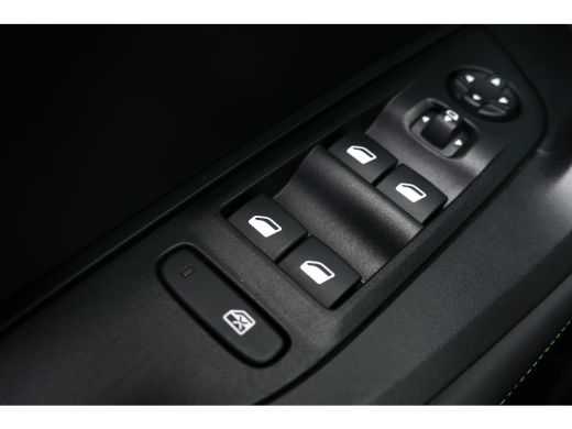Peugeot 2008 1.2 HYBRID 145PK GT AUTOMAAT / ALCANTARA/ MASSAGESTOEL/ STOELVERWARMING/ 8 JAAR GARANTIE/ CAMERA ... ActivLease financial lease
