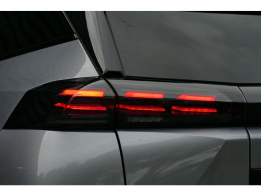 Peugeot 2008 1.2 HYBRID 145PK GT AUTOMAAT / ALCANTARA/ MASSAGESTOEL/ STOELVERWARMING/ 8 JAAR GARANTIE/ CAMERA ... ActivLease financial lease